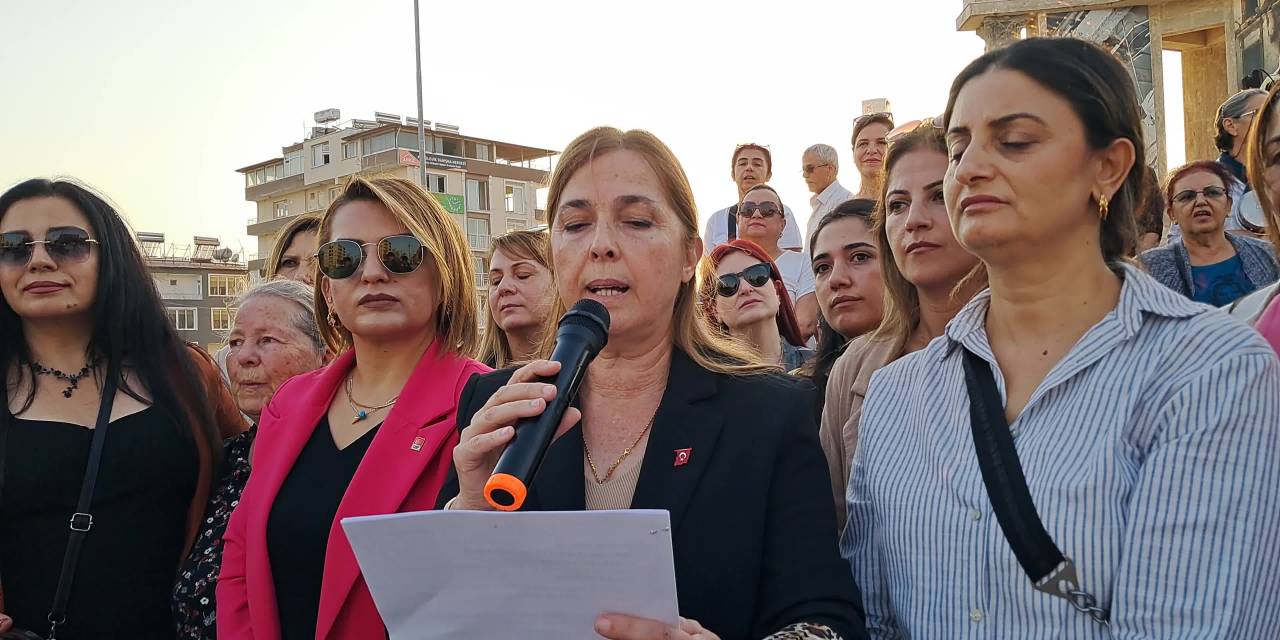 CHP Kadın Kolları Hatay'da yoksulluk karşıtı eylem gerçekleştirdi