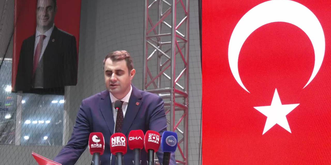 Çağatay Güç, CHP'nin 39. İzmir Olağan İl Kongresi'nde başkan oldu