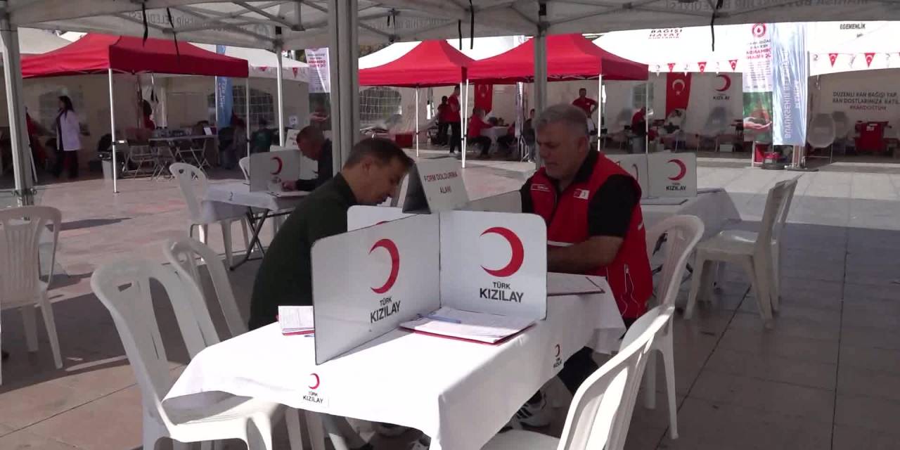 Bağışla umut olundu: Manisa'da kan bağışı etkinliği