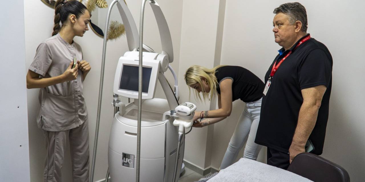 Karşıyaka'da güzellik salonlarına titiz denetim uygulandı