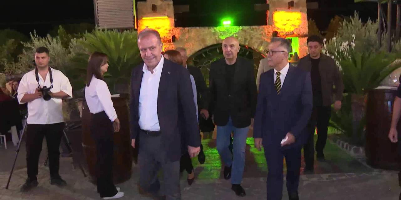 Vahap Seçer, Mersin Hataylılar Derneği'nin yemeğinde önemli mesajlar verdi