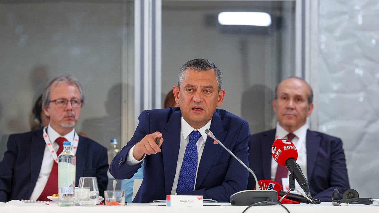 Özgür Özel  CHP'nin oy oranını açıkladı: AKP  ile fark açılıyor