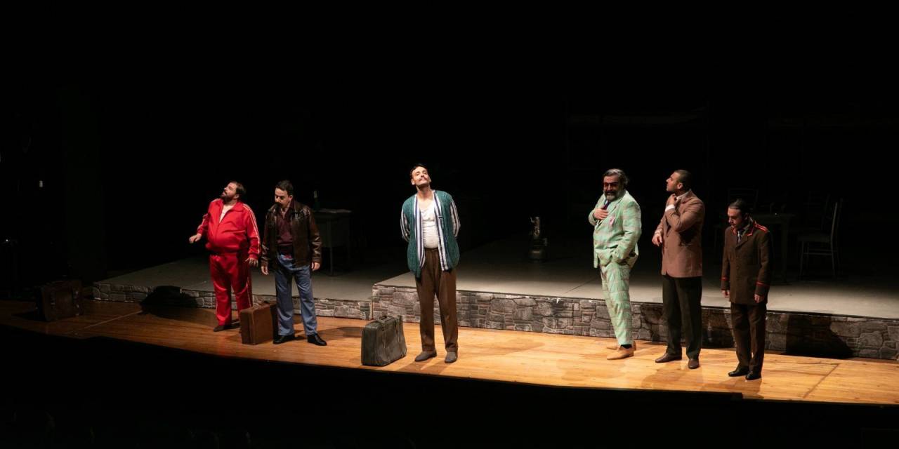 İzmir Şehir Tiyatroları yeni sahnesinde sezonu açtı