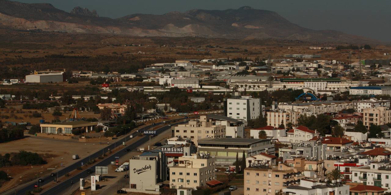 Kıbrıslı Türkler cumhurbaşkanını seçmek için sandık başına gidiyor