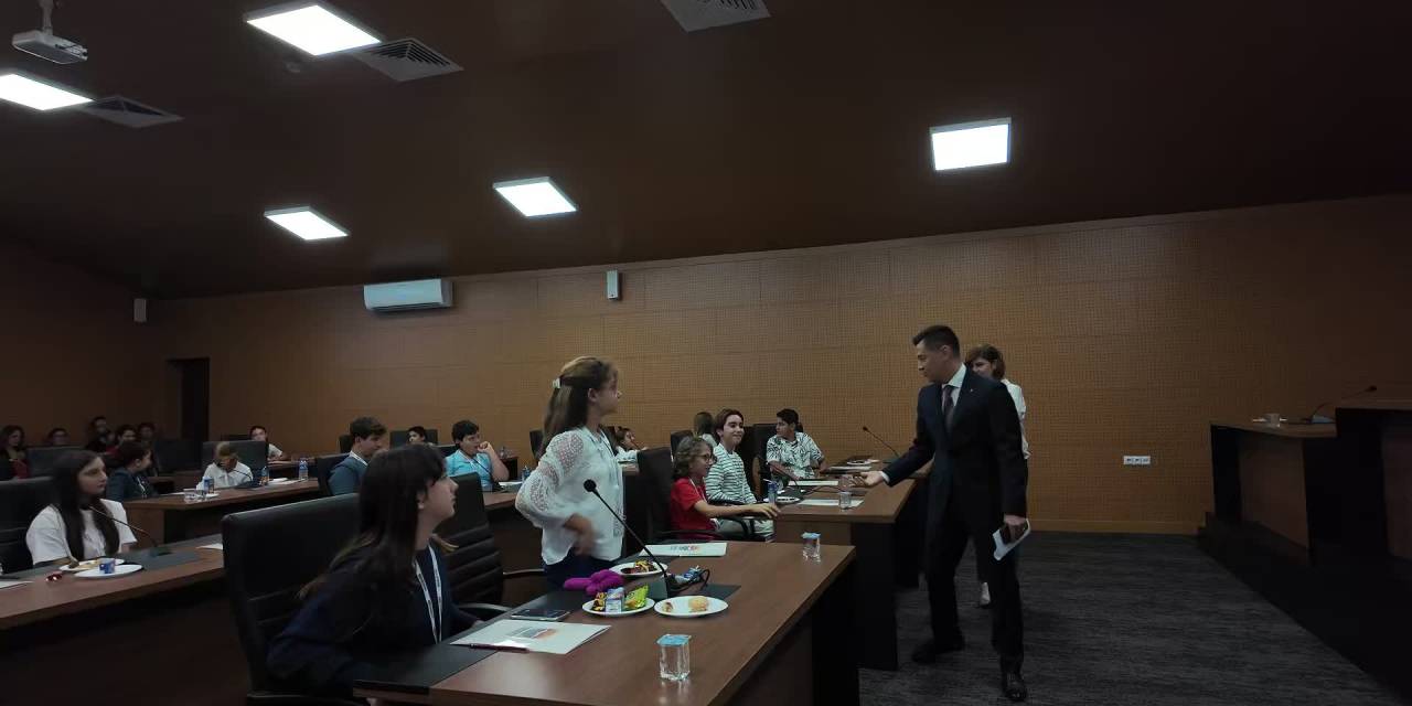 Marmaris Belediyesi'nden çocuklar için yeni adım: Çocuk Meclisi kuruldu