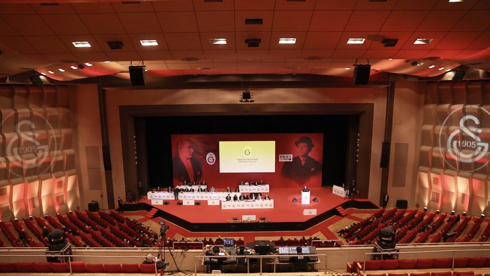 Galatasaray Başkanı Dursun Özbek ve yönetimi ibra edildi