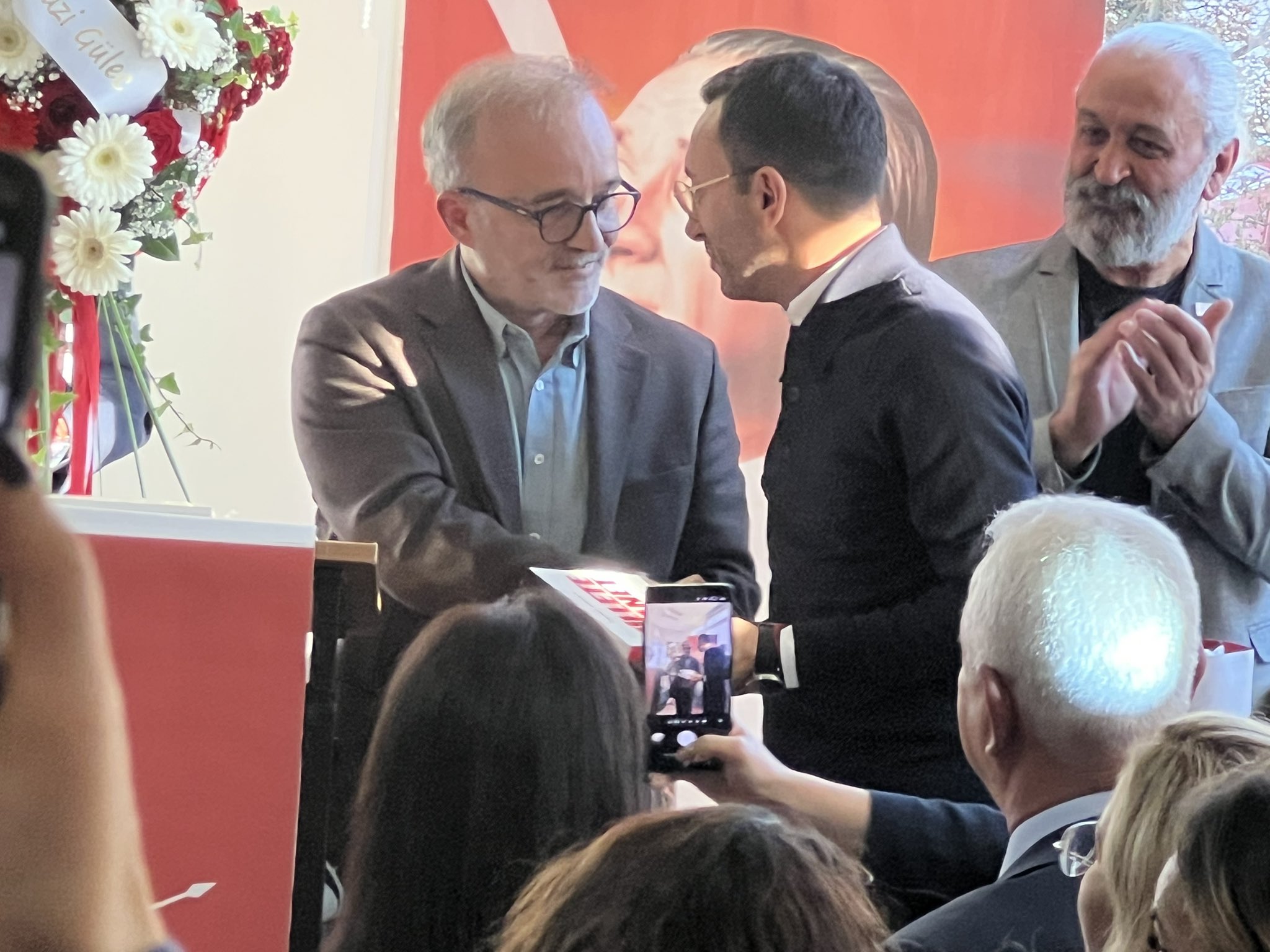 Yavuz Oğhan’ın Millete Emanet kitabı İngilizceye çevriliyor