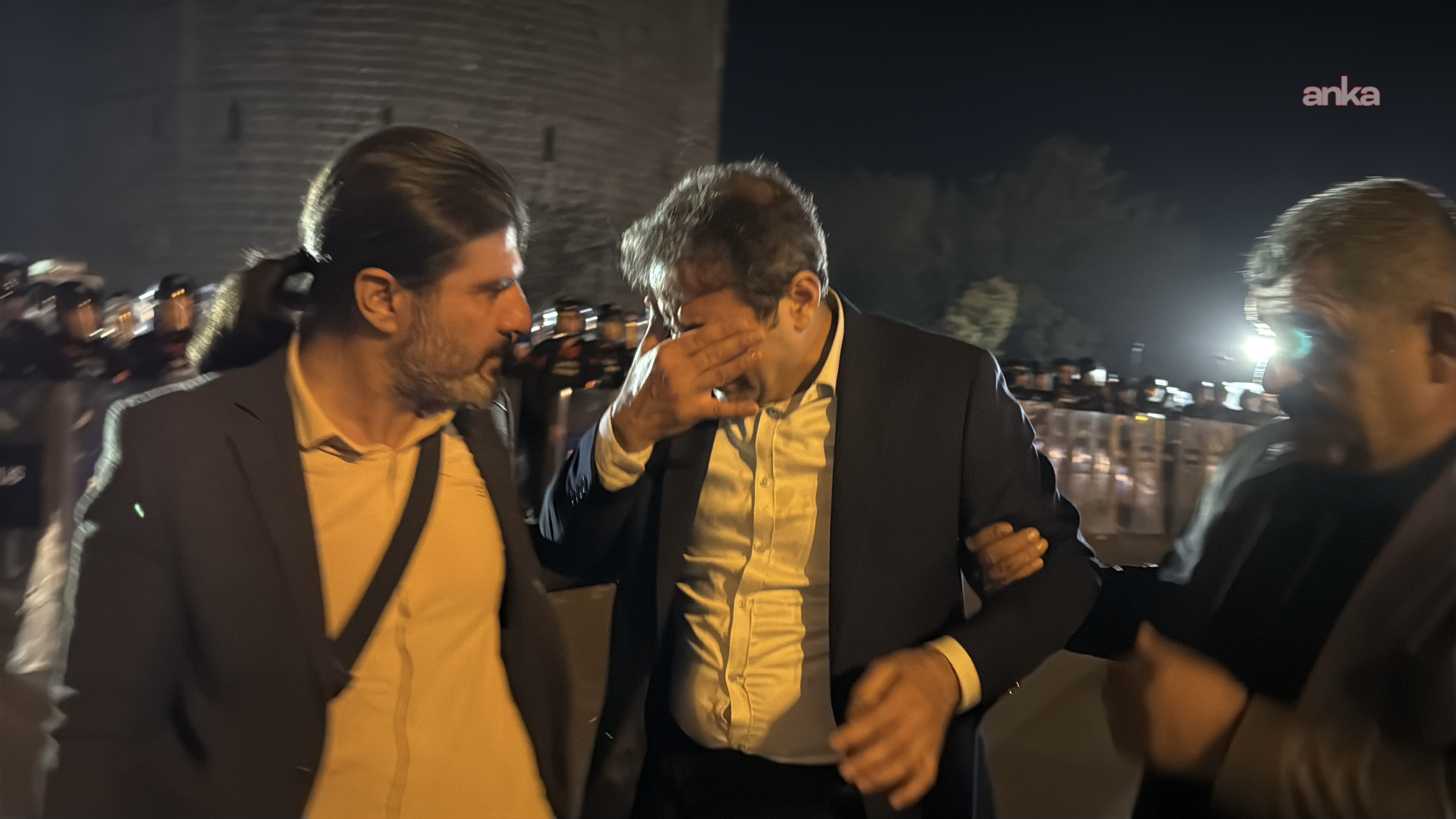 Diyarbakır’da "Öcalan’a özgürlük" yürüyüşüne biber gazlı müdahale