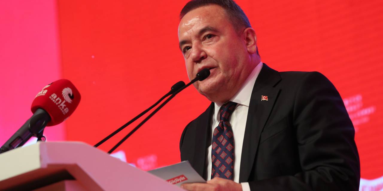 Muhittin Böcek'ten Nail Kamacı'ya tebrik