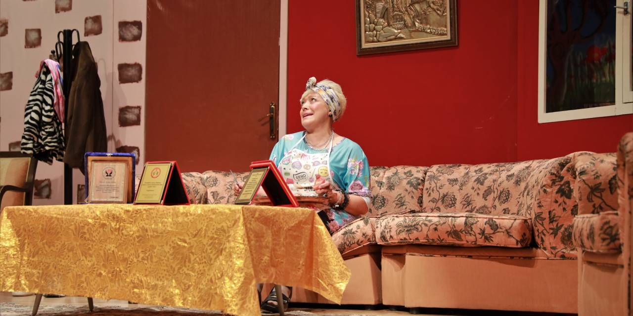 ‘Babam Geri Döndü’ oyunu Keçiören'de sanatseverlerle buluştu