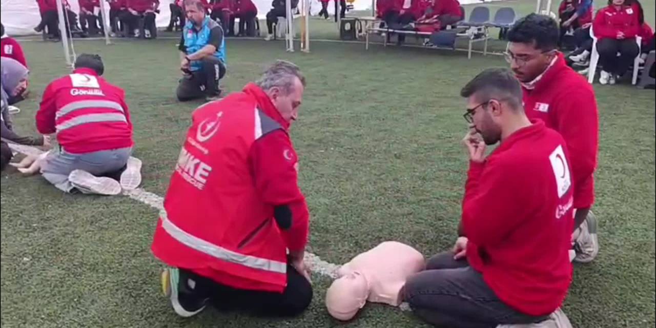 Genç Kızılay gönüllüleri, Karaman'da afet hazırlığı için bir araya geldi