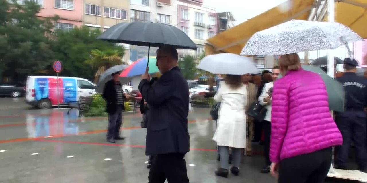 Burhaniye'de Muhtarlar Günü, yağmurlu bir atmosferde kutlandı