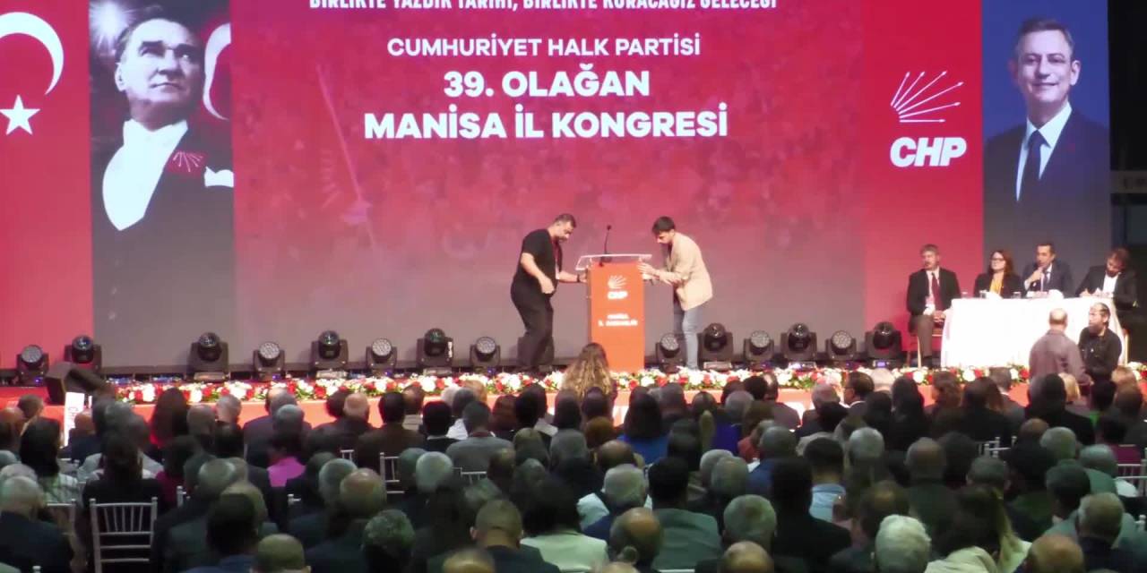 Manisa'da CHP'nin 39. Olağan İl Kongresi sürüyor