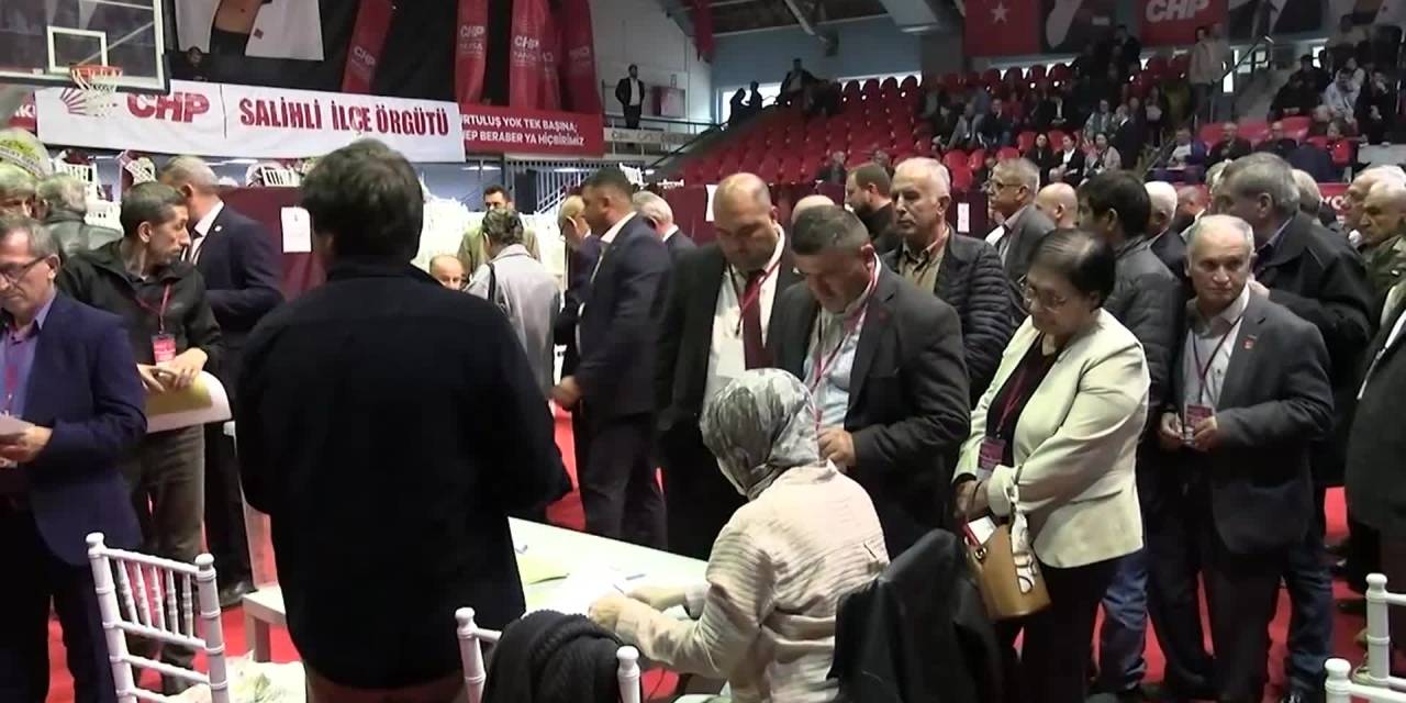 CHP Manisa İl Kongresi'nde oy verme işlemi başladı