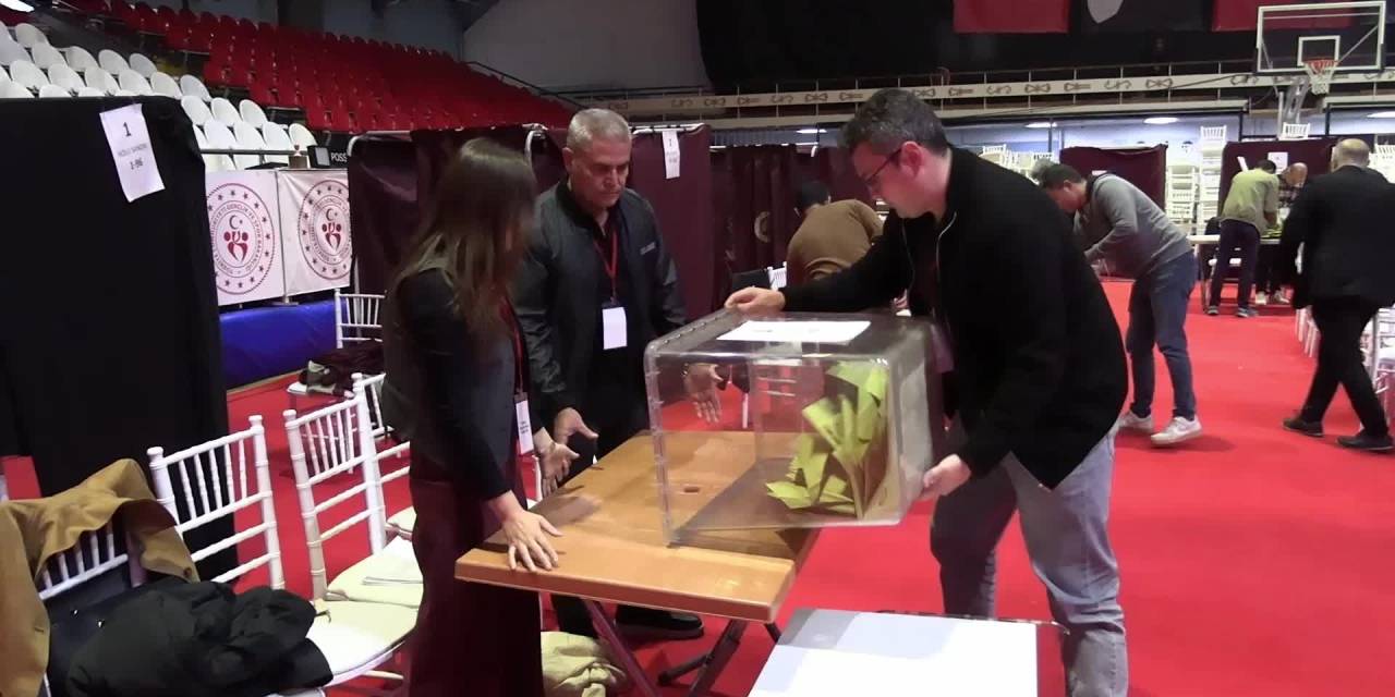 İlksen Özalper CHP Manisa İl Başkanlığına yeniden seçildi