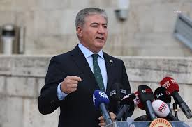 Murat Emir: "AKP'nin müdahalelerine rağmen Erhürman'ı kutluyorum"