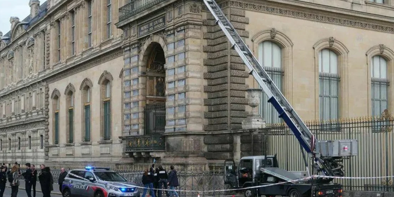 Louvre Müzesi'nde akıllara durgunluk veren soygun! Napolyon'a ait mücevherler 7 dakikada çalındı