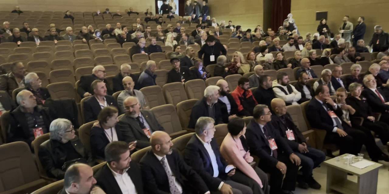 Vedat Yaşar, CHP Karabük İl Kongresi'nde yeniden başkan seçildi