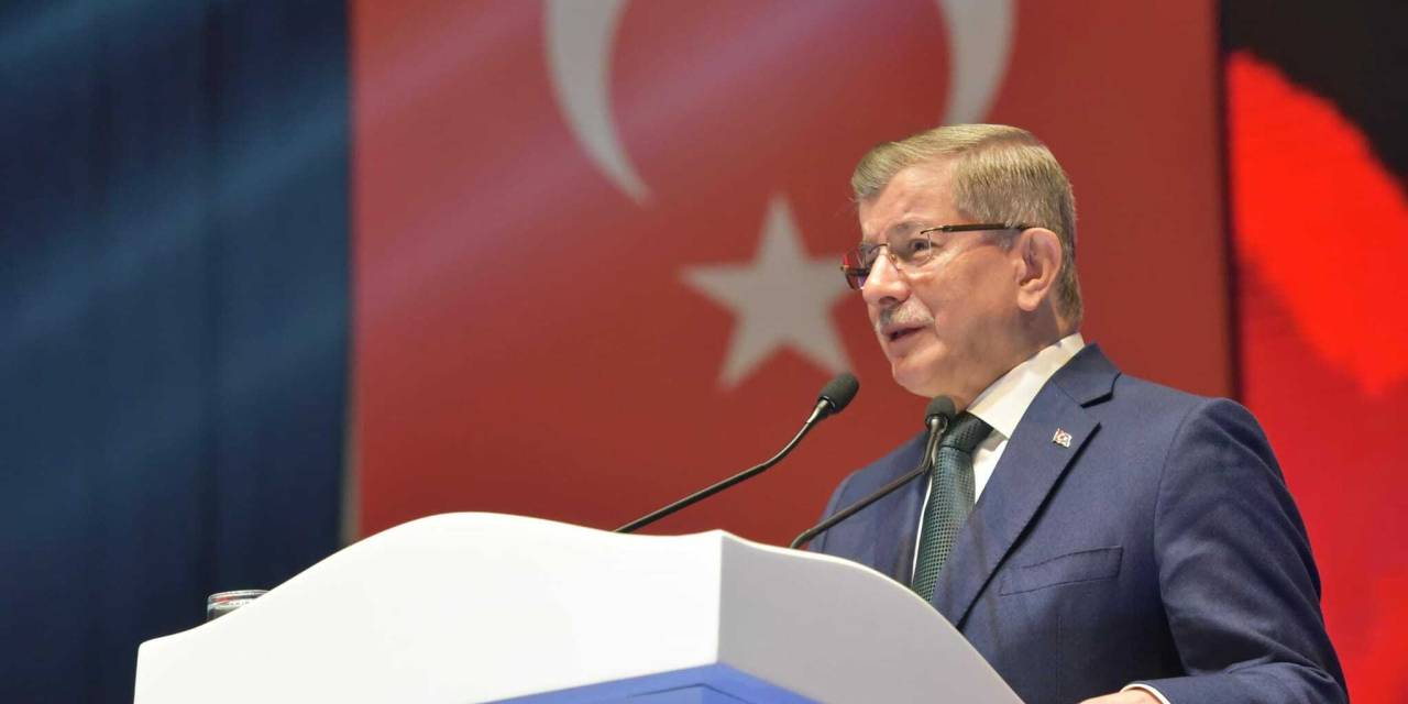 Davutoğlu'ndan Tufan Erhürman'a tebrik