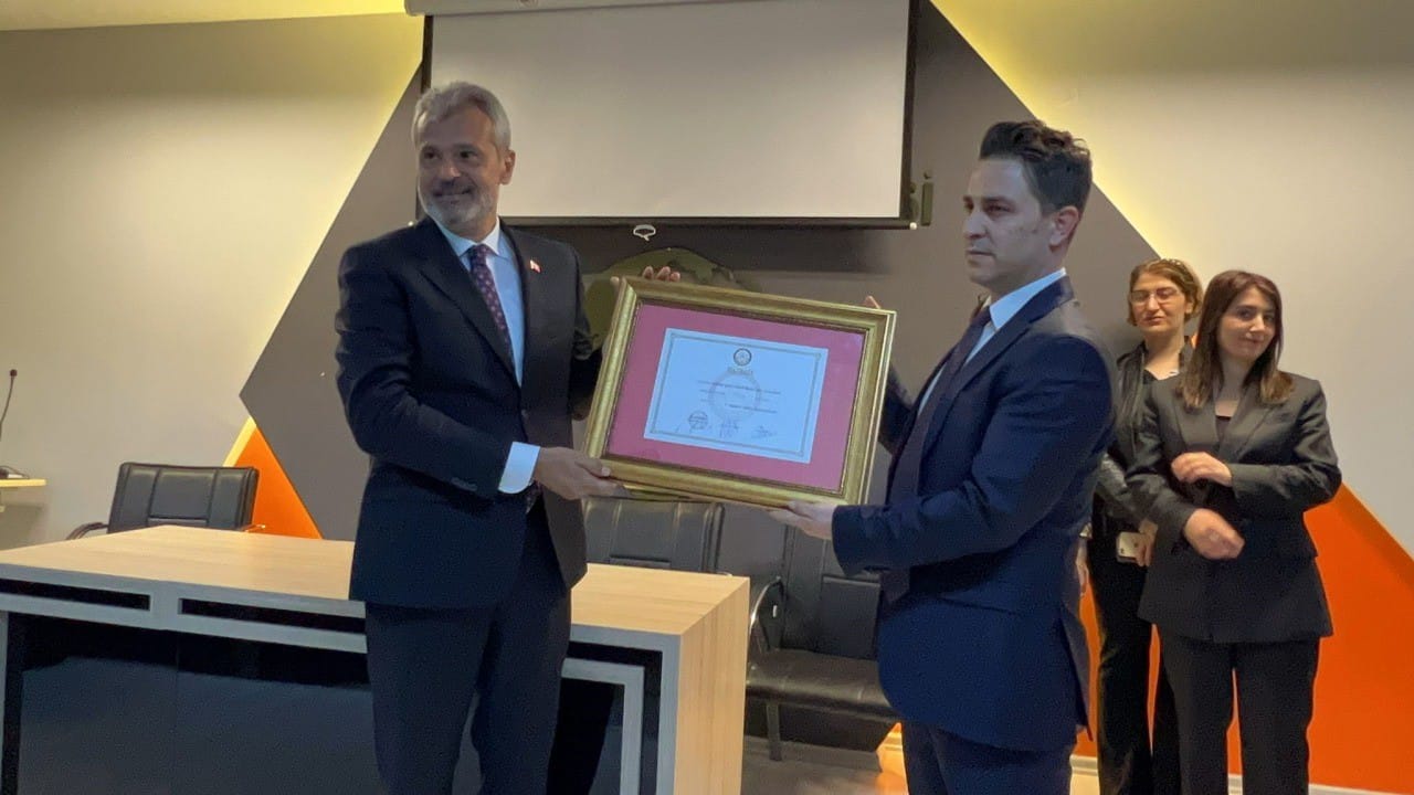 CHP itiraz etmişti: AKP’nin Hatay adayı Mehmet Öntürk mazbatasını aldı