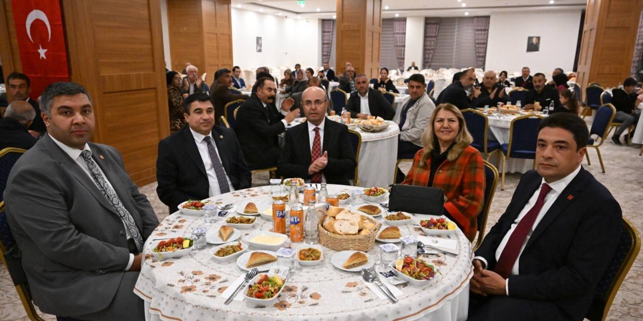 Ekicioğlu, muhtarlarla dayanışma gecesinde bir araya geldi