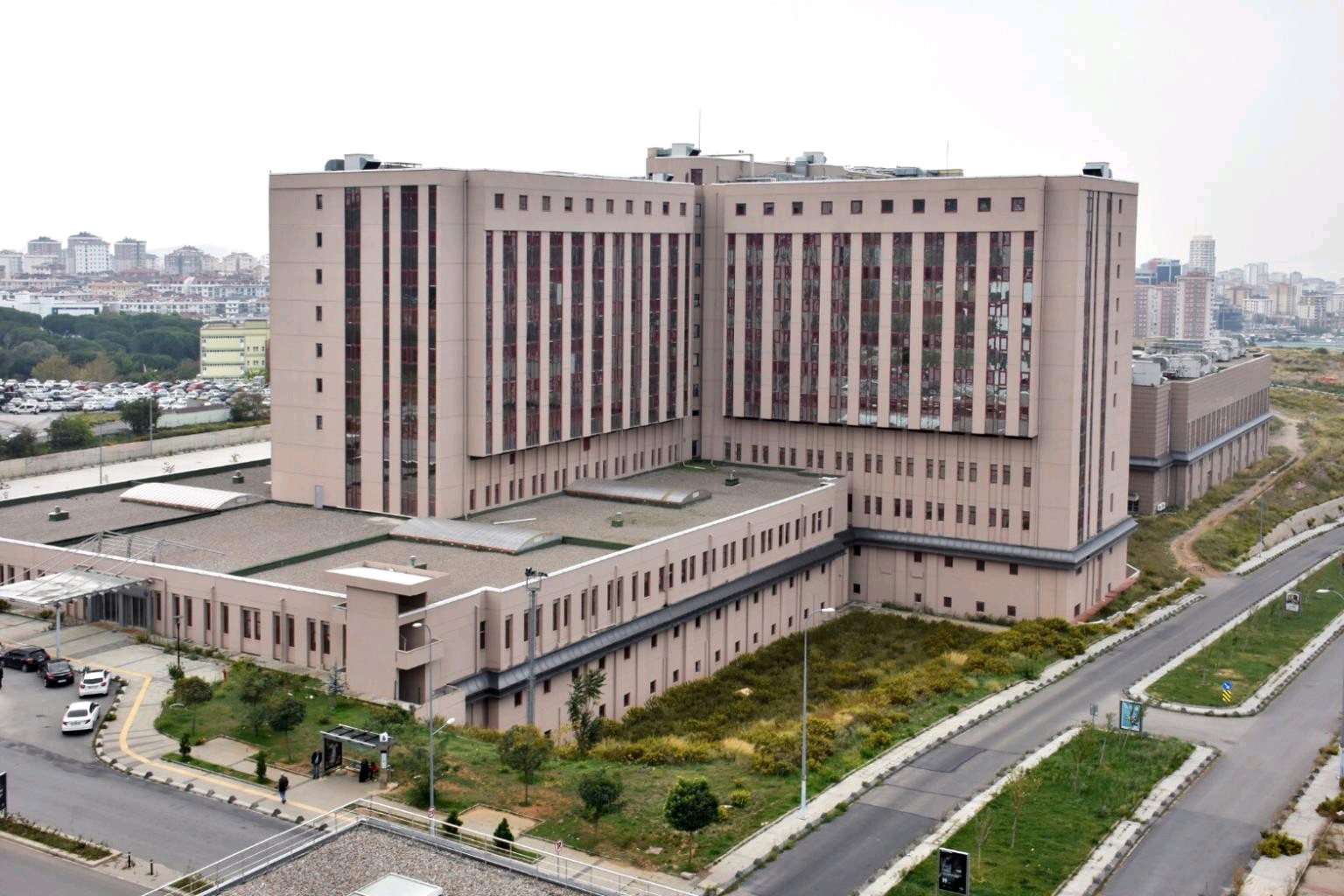 Marmara Üniversitesi Hastanesi'nde skandal: Yapılmayan ameliyat yapılmış gibi gösterildi