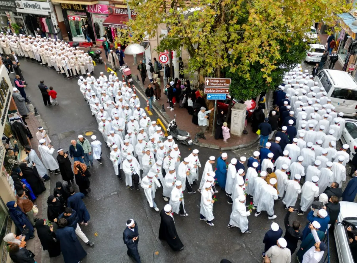 İsmailağa cübbe ve sarıklarla sokağa indi