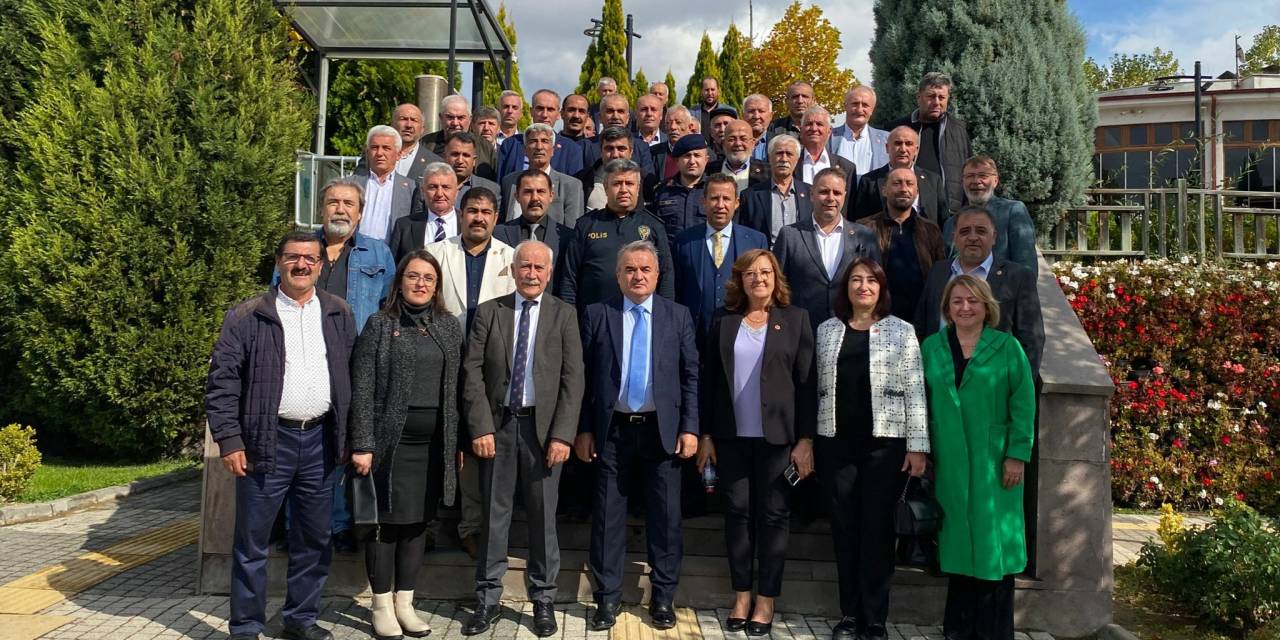 Muhtarlar, Bozüyük Belediyesi'ni ziyaret etti