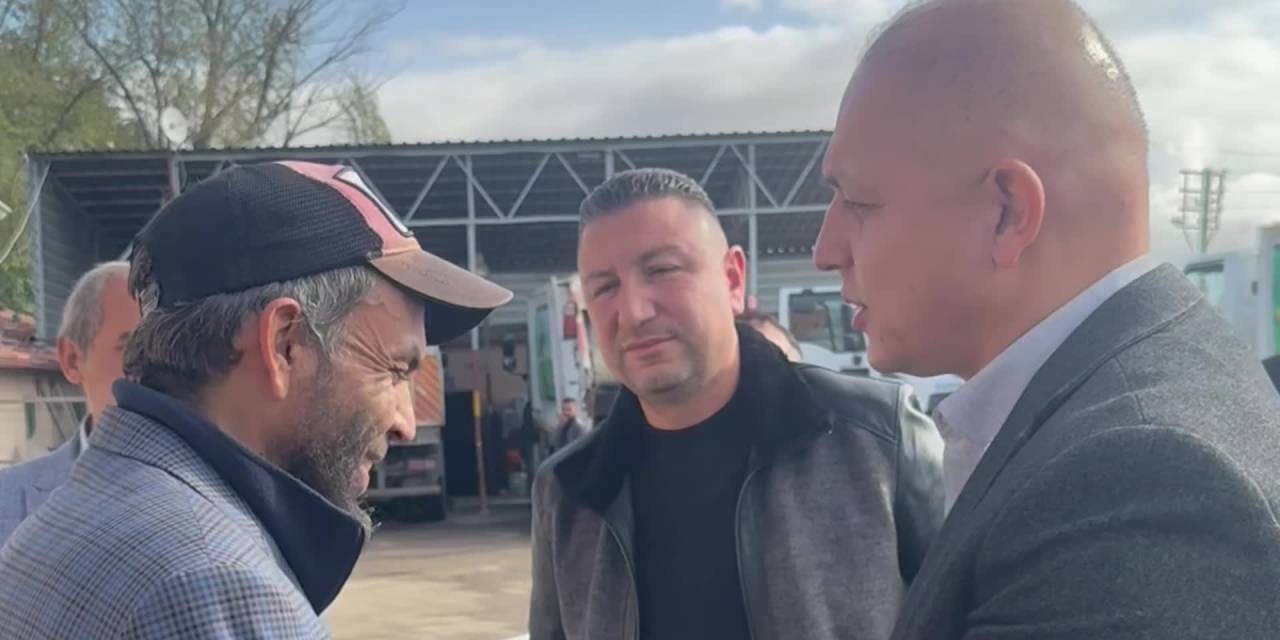 Kırıkkale'de bir vatandaş çöp kovalarını temizledi