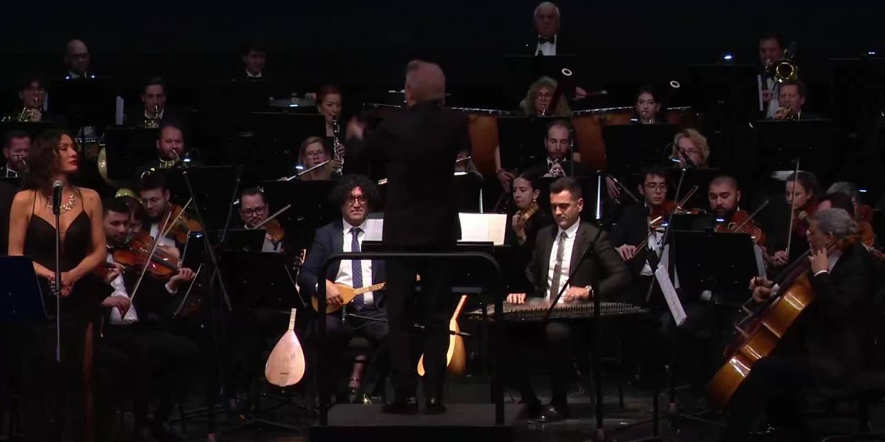 Özgür Özel, Zülfü Livaneli'nin Senfonik konserine katıldı