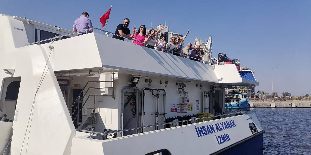 İzmirli yolculardan İZDENİZ'e tam not