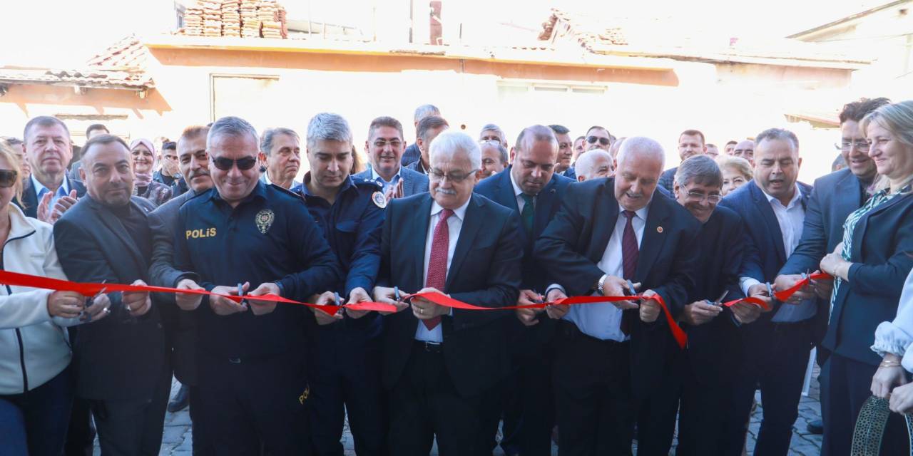 Burhaniye Muhtarlar Derneği açılışını gerçekleştirdi