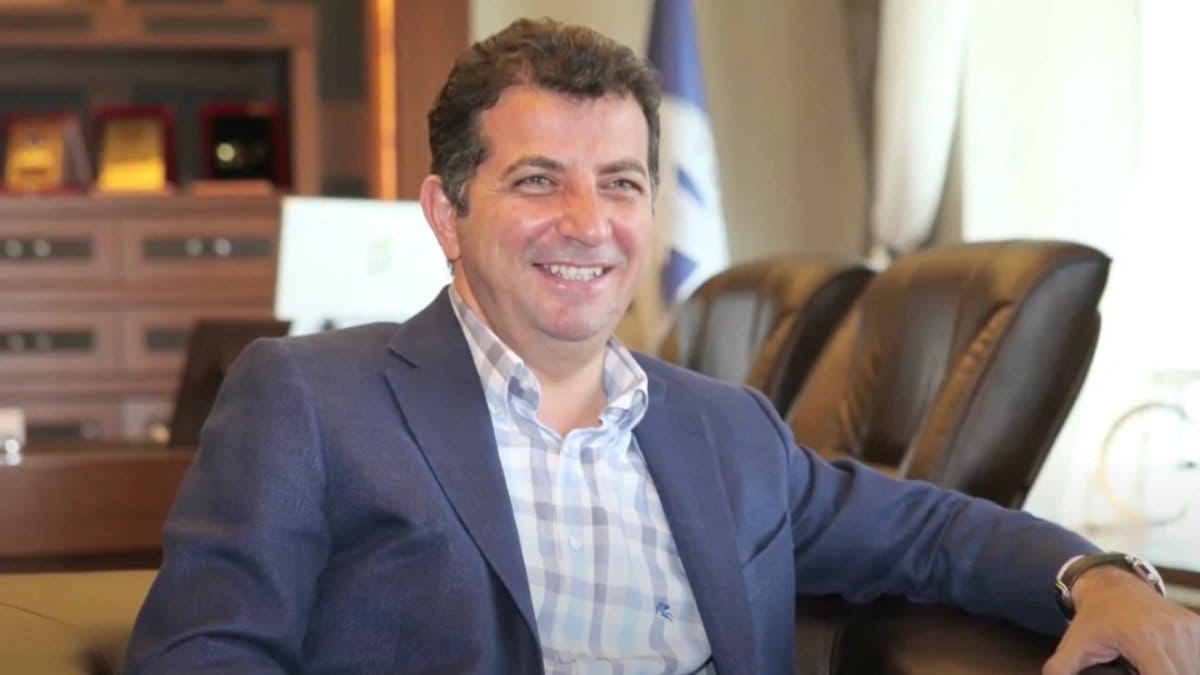 Firari eski THK Üniversitesi Rektörü Ünsal Ban hakkında yakalama kararı çıkarıldı