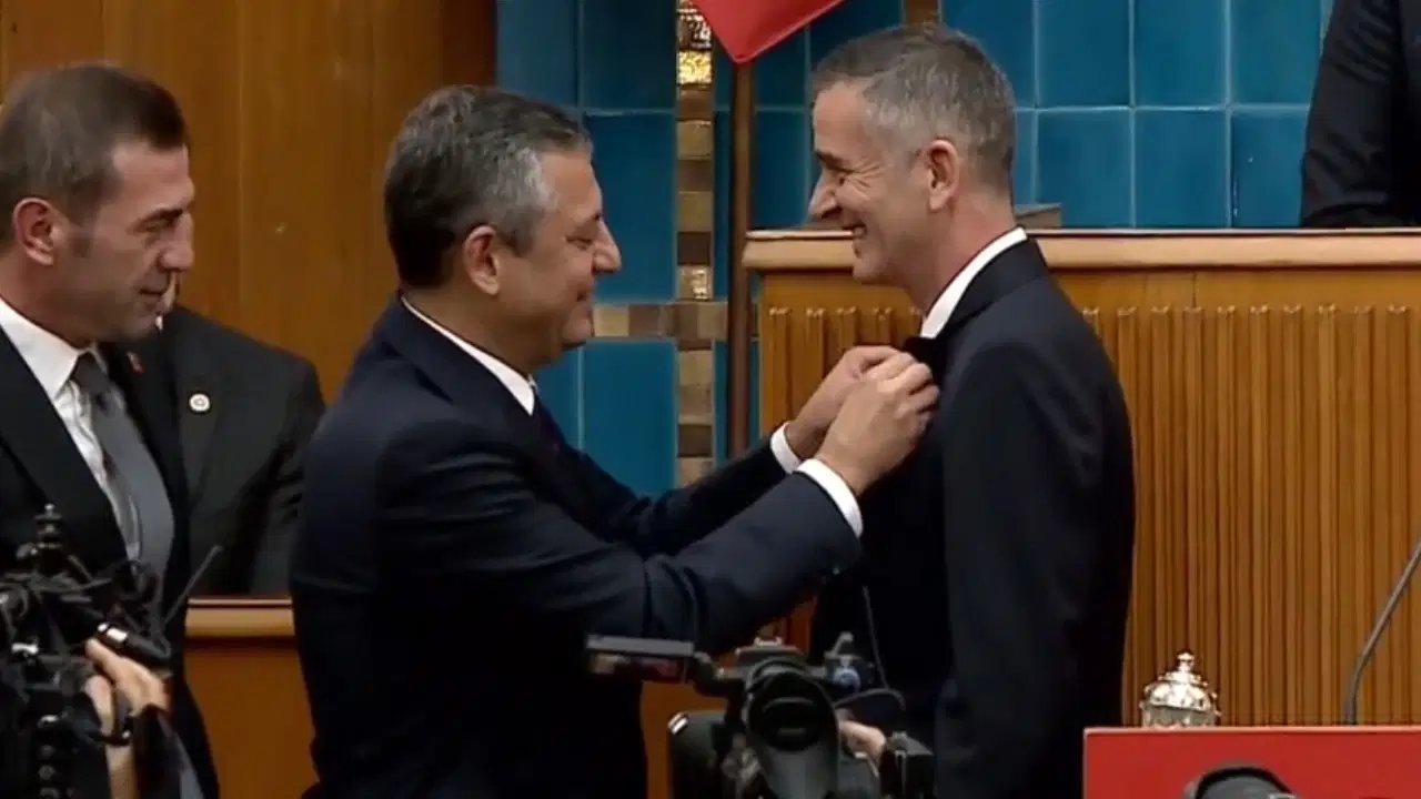 Sakarya Milletvekili Ümit Dikbayır CHP'ye katıldı