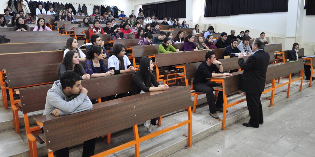 YÖK: Öğrenciler ve aileler, lisans süresinin 3 yıla çekilmesinden memnun