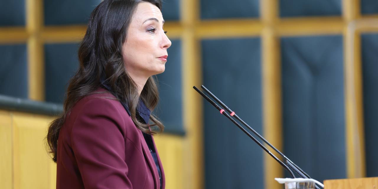 Tülay Hatimoğulları'ndan savaş karşıtlarına sert uyarı