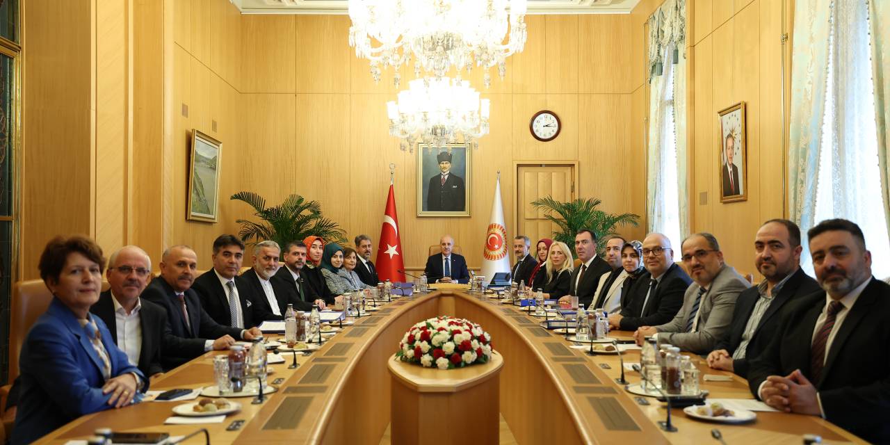 Kurtulmuş, Büyük Aile platformunu kabul etti: Aile değerleri bizim için avantaj