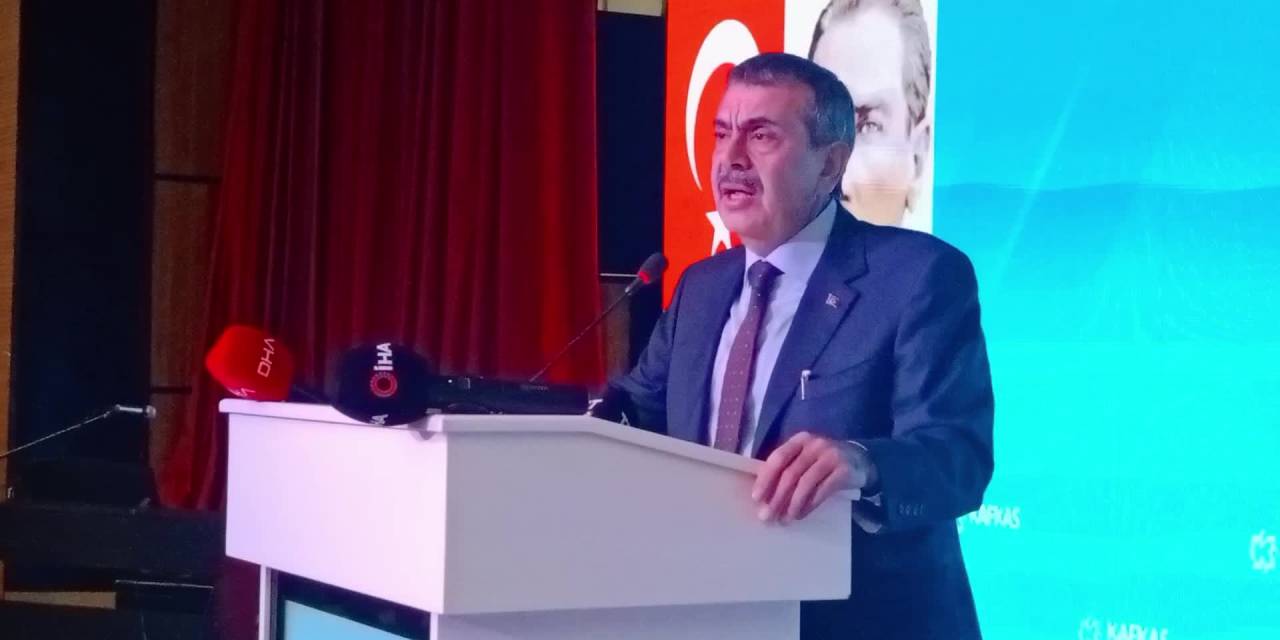 Yusuf Tekin: Terörsüz Türkiye’nin geleceği aydınların elinde