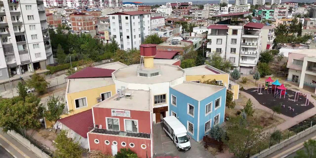 Diyarbakır'da kayyumun devrettiği bina kooperatife yıllık bin liraya kiralandı