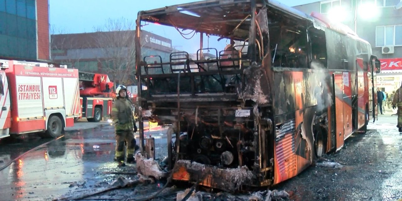 Ümraniye Dudullu Otogarı'nda otobüs alev alev yandı