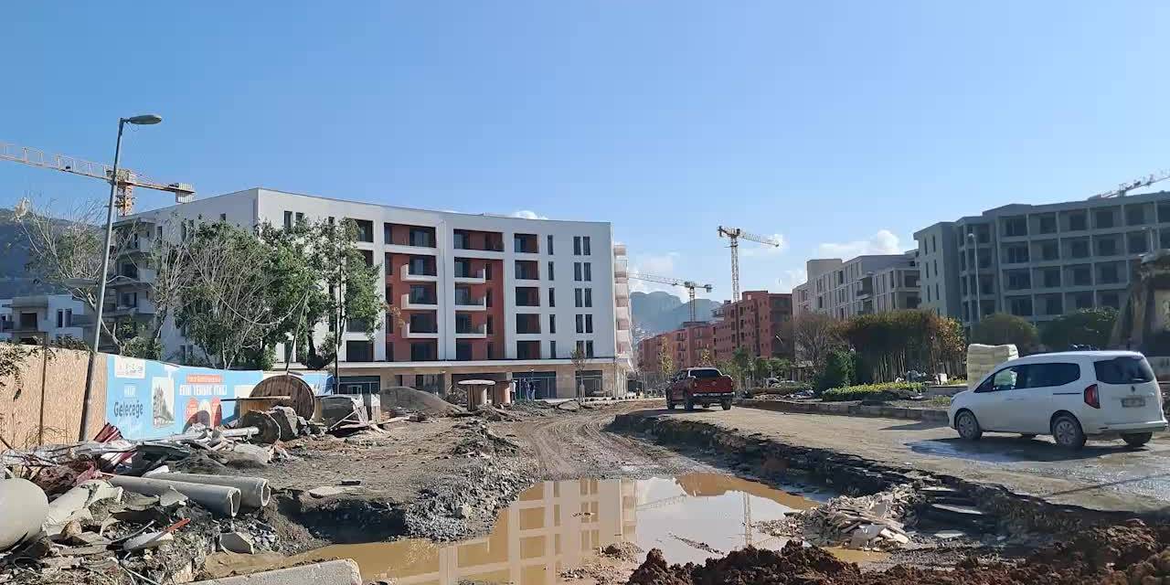 Hatay'da Atatürk Caddesi'ndeki tahliye çalışmaları sürüyor