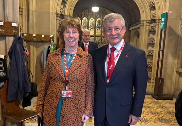 Davutoğlu: İngiltere siyaseti çalkantılı, popülist sağ güçleniyor