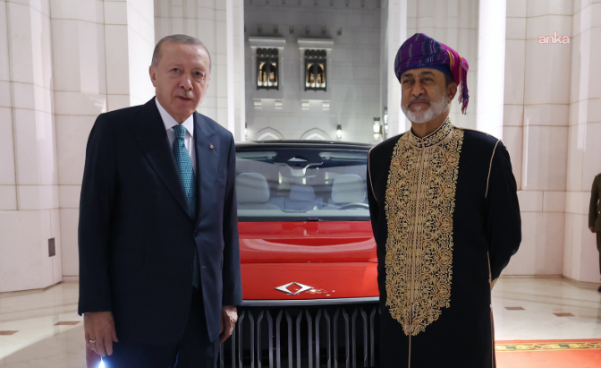 Erdoğan, Umman Sultanı'na Togg Otomobili Hediye Etti