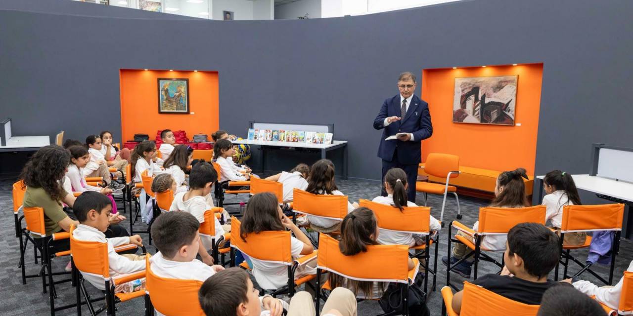 Çocuklar okuma saatinde Başkan Tugay ile buluştu