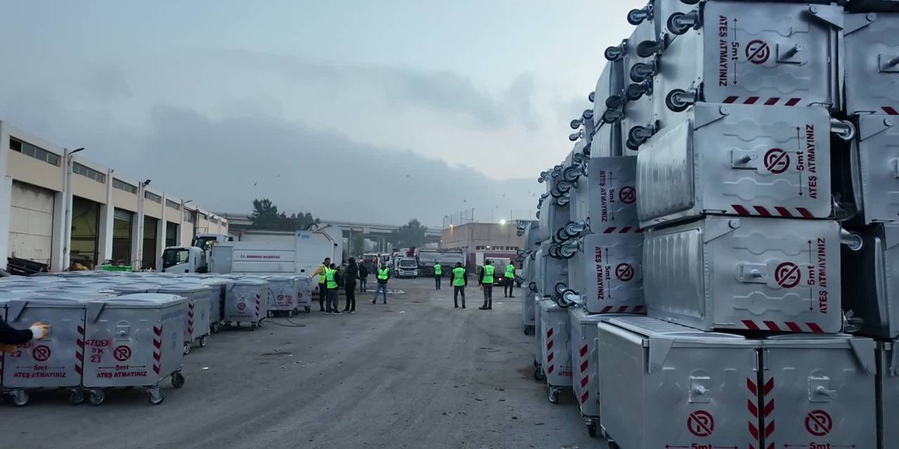 Bornova'da atık yönetimi için eski konteynerler yenileniyor