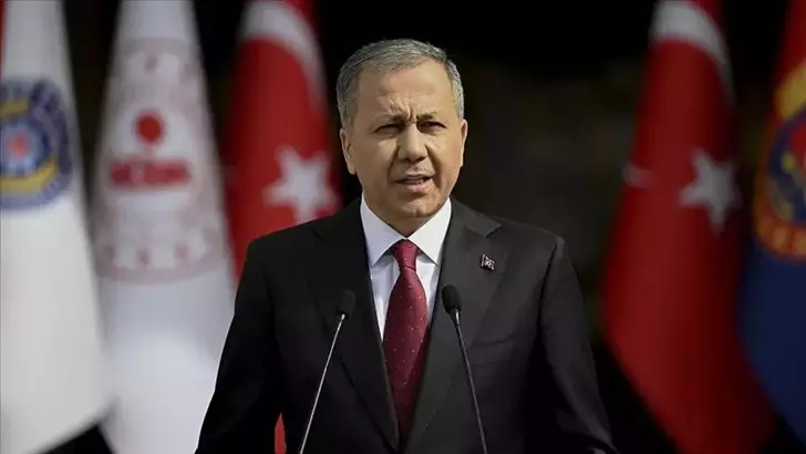 İktidar medyası Ali Yerlikaya'yı hedef aldı: Emoji bakan