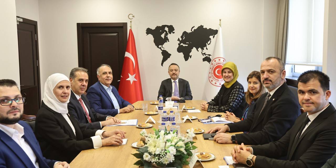 Yılmaz, Kızılay Başkanları ile Dışişleri Bakanlığı'nda buluştu