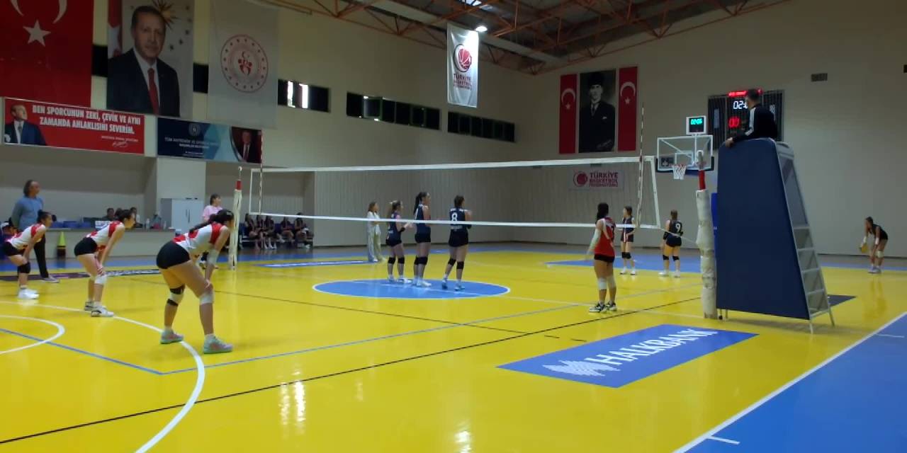 Burhaniye'de Cumhuriyet Kupası voleybol müsabakaları tamamlandı