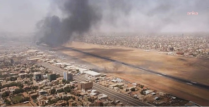 Hartum'daki havalimanı, drone saldırısıyla yeniden kapandı