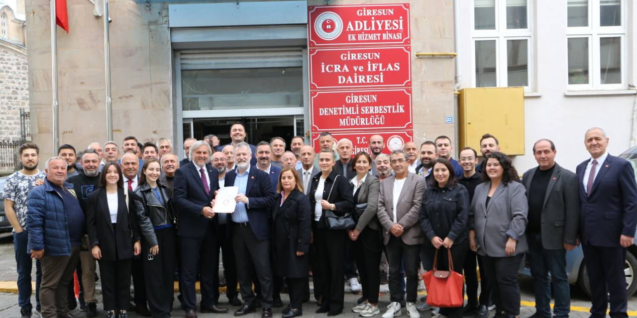 Gökhan Şenyürek, CHP Giresun İl Başkanlığı mazbatasını aldı